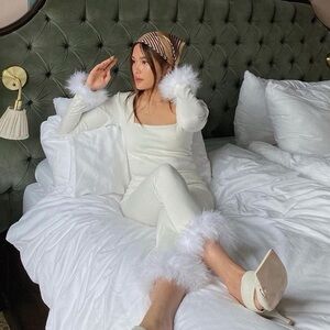 Sleeper Feather-Trim Pajama Set – White (NWT, Never Worn!) – Size XL